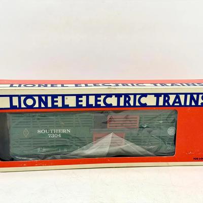 Lionel 6-7304 O Gauge Southern Double Door Stock Car model train