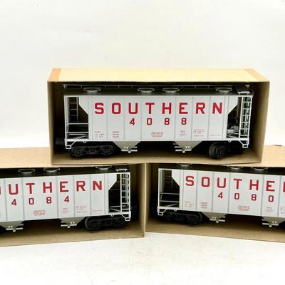 Southern Railway PS-2 covered hopper train cars