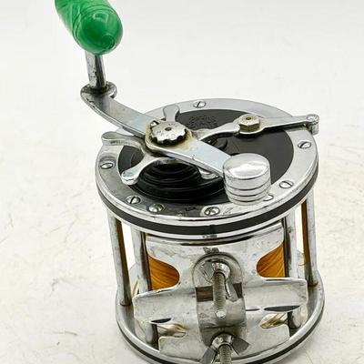 Penn Senator star drag conventional fishing reel