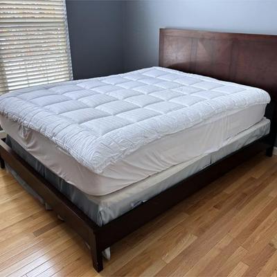 Queen Panel Bed.jpg