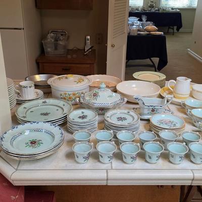 Sale Photo Thumbnail #60: Vintage Adams Calyx ware floral pattern china