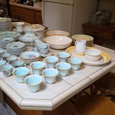 Sale Photo Thumbnail #61: Vintage Adams Calyx ware floral pattern china