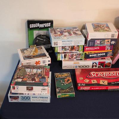 Sale Photo Thumbnail #36: Puzzles and games