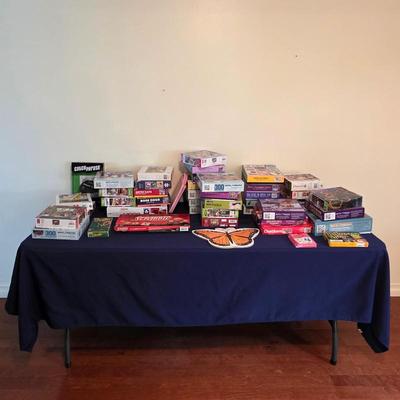 Sale Photo Thumbnail #20: Puzzles and games