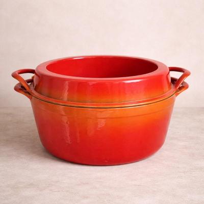 Sale Photo Thumbnail #12: Early Le Creuset