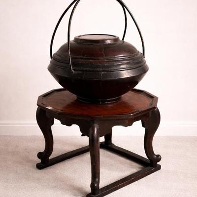 Sale Photo Thumbnail #15: Chinoiserie decor 