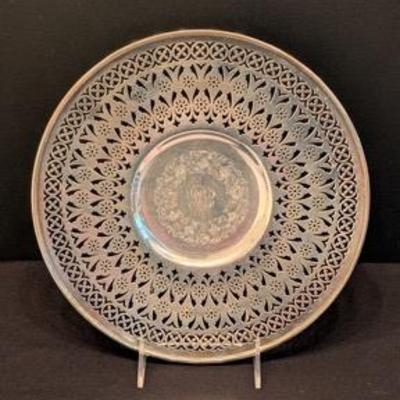 Vintage Meriden Britannia Pierced Sterling Silver Plate 

Beautiful Meriden Britannia pierced sterling silver plate featuring intricate...