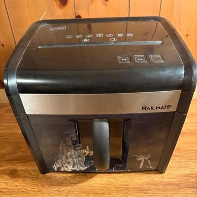 Staples Mailmate shredder