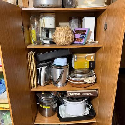Kitchen Cabinet Contents 