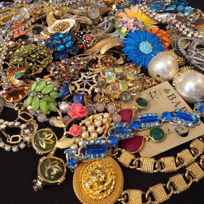 Sale Photo Thumbnail #2: Vintage jewelry