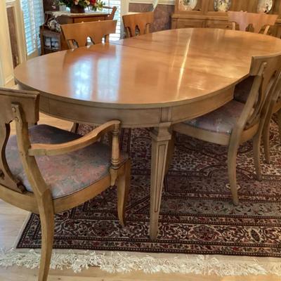 Sale Photo Thumbnail #150: Dining table with 3 leaves