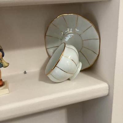 Sale Photo Thumbnail #171: Meissen porcelain coffee cup and saucer blue onion pattern