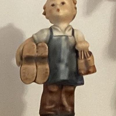 Sale Photo Thumbnail #229: Hummel cobbler boy