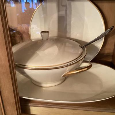 Sale Photo Thumbnail #169: Hutschenreuther china set