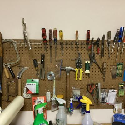 Sale Photo Thumbnail #195: Assorted tools 2)
