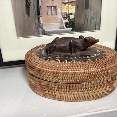 Sale Photo Thumbnail #67: Indonesian lombok rattan lidded basket with lizard on lid