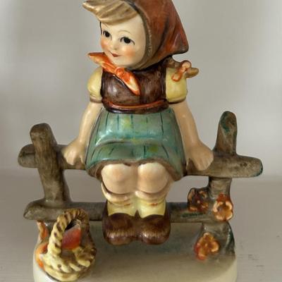 Sale Photo Thumbnail #238: Hummel just resting