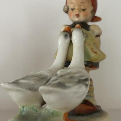 Sale Photo Thumbnail #234: Hummel goose girl