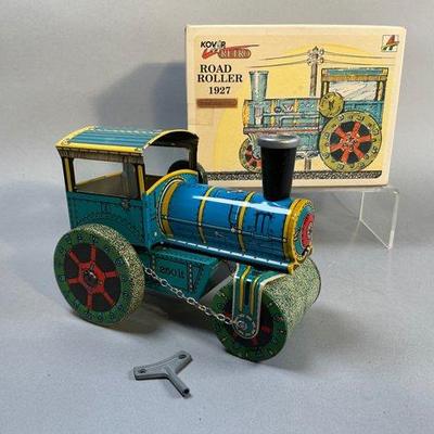 Kovar Retro Road Roller Tin Wind up Toy