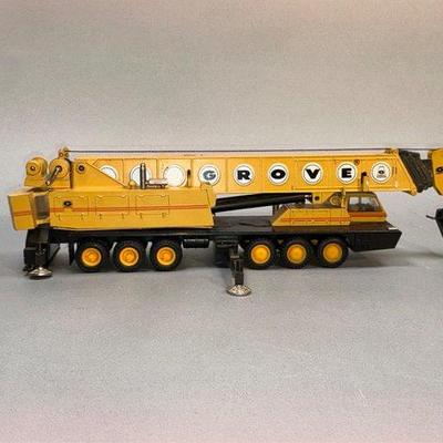 Diecast NZG no. 152 Grover Crane
