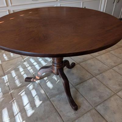 Mahogany tilt top table, England circa 1800 (Georgian)