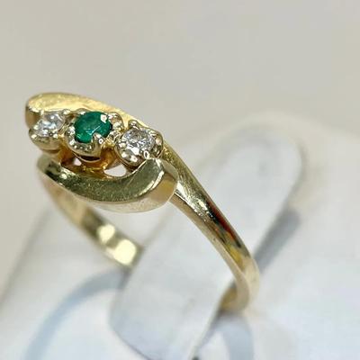 14K Gold, Emerald W/ Diamonds Crossover Trilogy Ring Size 6.25 (3.6g)