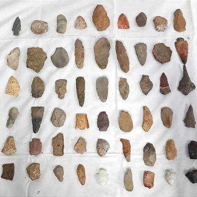 Large Mixed Lot of Knapped Stone Points & Flakes