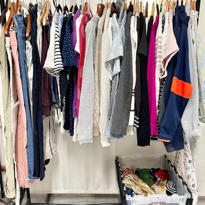 #2 Women’s Large Assorted Clothing And Scarves 