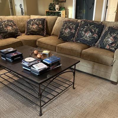 Sale Photo Thumbnail #139: King Hickory sectional