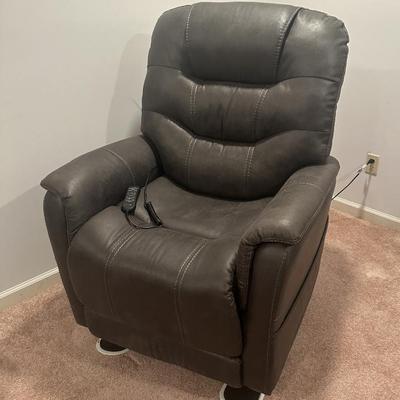 Sale Photo Thumbnail #144: Lift chair