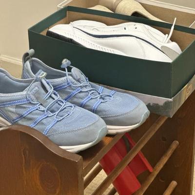 Sale Photo Thumbnail #29: Size 9 shoes