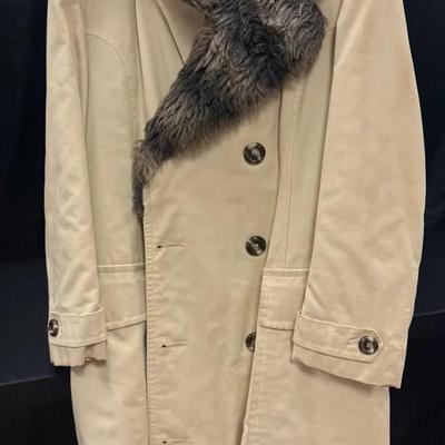 401: Zero Km Beige Long Coat with Faux Fur Collar – Button Front – Women’s
