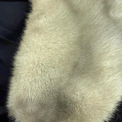 509: Vintage Women’s Black Textured Jacket with Fur Collar – Monogrammed Lining – Approx. Women’s La