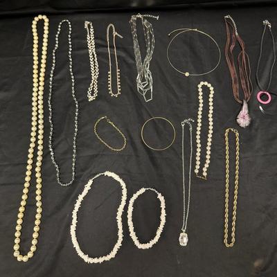 417: Large Lot of Costume Jewelry Necklaces – Pearls, Beads, Chains & Pendants