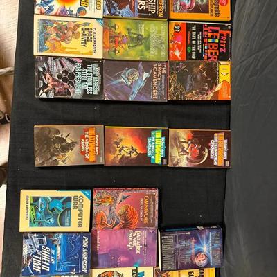 553: Sci Fi Paperback Novels