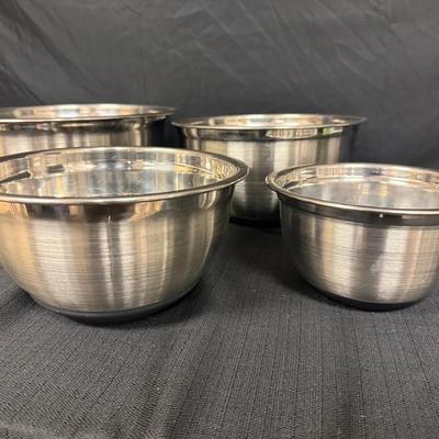 513: Stainless Steel Nesting Mixing Bowls – Set of 4 – Up to Approx. 11”