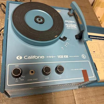 560: Vintage Califone 1430 KM Portable Record Player – Works, Needs Tuning