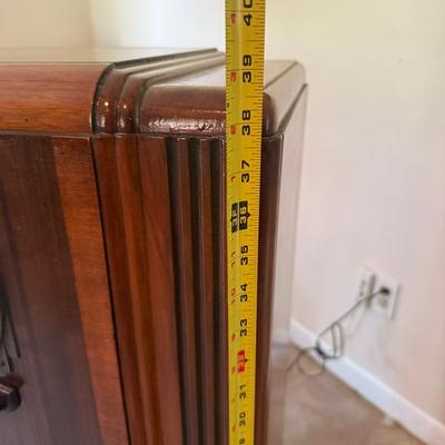 565: Vintage 1938 Zenith Console Radio – Model 12-S-265