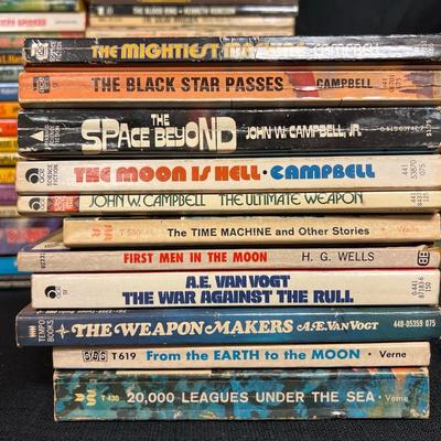 302: Vintage Science Fiction Paperback Collection — Golden Age & Classic Authors (11 Books) 