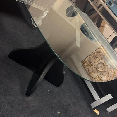 557: Modern Black Pedestal Table w/ 42” Tempered Glass Top