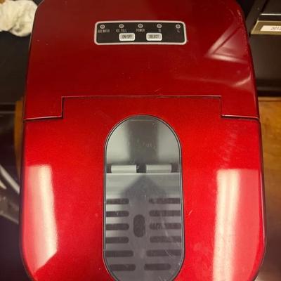 558: Intertwined Portable Ice Maker