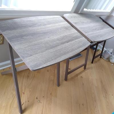 Lot of folding tray table
