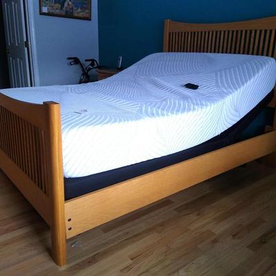 Electric adjustable full sized bed 