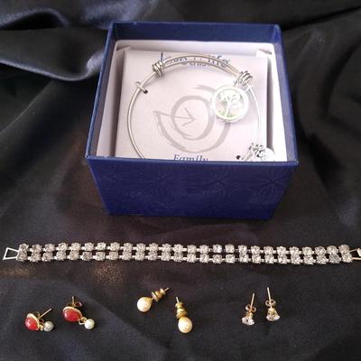 Lot of bracelets and earrings
