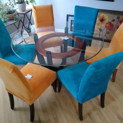 Round glass top dining table and 6 chairs
