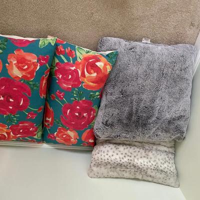 Lot Of Throw Pillows 