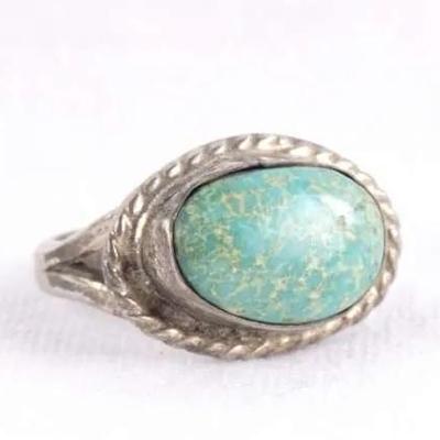 Navajo Sterling Silver Oval Turquoise Ring, Classic Rope Bezel, Size 7 (4.7g)