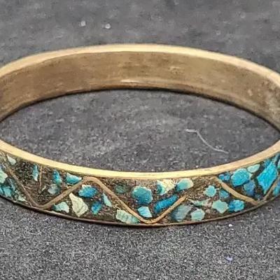 Vintage Crushed Turquoise Inlay Brass Bangle Bracelet - 20.8g - Boho Style