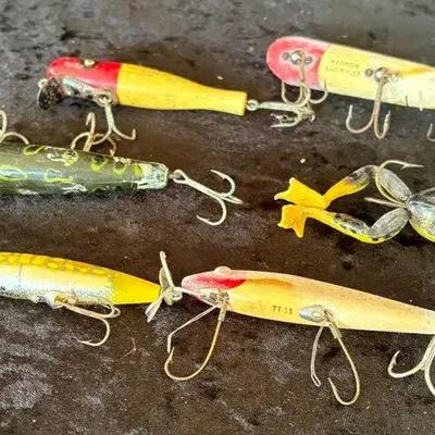 Vintage Fishing Topwater Poppers, Diving Crankbaits, And Multi-Jointed Lures
