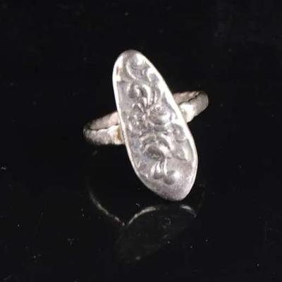 Vintage Sterling Silver Floral Relief Ring, Sculpted Design, Size 6 (3.3g)